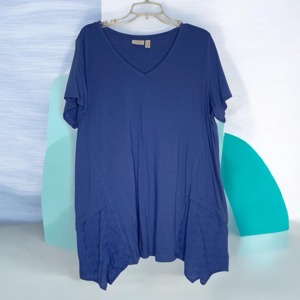 LOGO by Lori Goldstein blue tunic V-neckline & decorative eyelet lace Size 1X